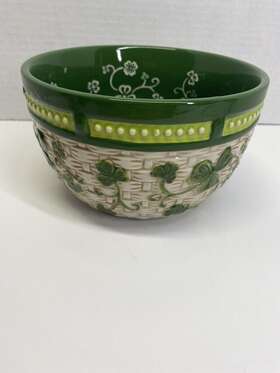 855120 Temptations Temp-tations By Tara Floral Lace Green 1 Quart Basket Weave Clover
