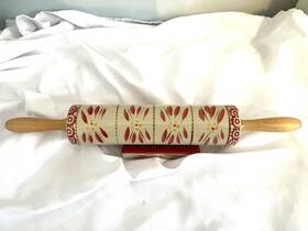 Kfi-xng-800046 Temptations Old World Ceramic Rolling Pin And Base Stand Red