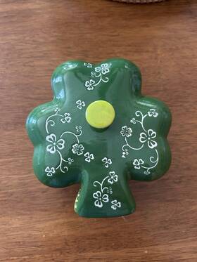 Kfi-xng-996500 Temptations Figural Shaped Shamrock Ramekin With Lid - St. Patricks Day
