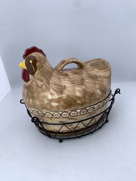 M4105 Temptations Old World Brown Hen Chicken 2 Quart 10 Inch Casserole Rack Trivet