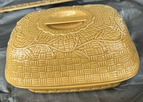 M8783 Temptations Temp-tations By Tara Orchard Vine Ovenware 2 Quart Lid And Bottom Golden Harvest