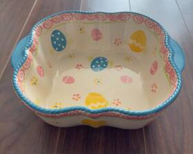 Ppp-sq-922603 Temptations New Temp-tations Inch Old World Egg Hunt Easter Collection Square Baker 2 Quart