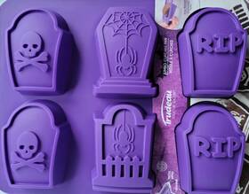 Trudeau 063562689786 Silicone 6ct Halloween Tombstone Jumbo Cupcake Baking Pan Mold Purple
