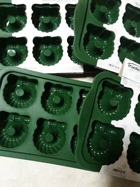 Trudeau 063562695855 4 New Wreath Cupcake 3d Pan Silicone Mold Baking Bpa Free