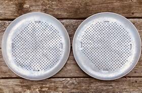 64221-1330 Wearever Airbake 12.75 Inch Round Perforated Aluminum Pizza Bakeware