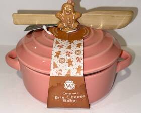 Bre658x5 Wild Eye Design Designs Ceramic Brie Cheese Baker Christmas Gingerbread Man Pink Nwt