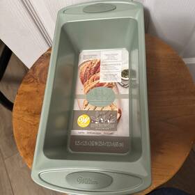 Wilton 070896074553 New Olive Oil Infused 9.25 X 5.25 2.62 Non-stick Loaf Pan