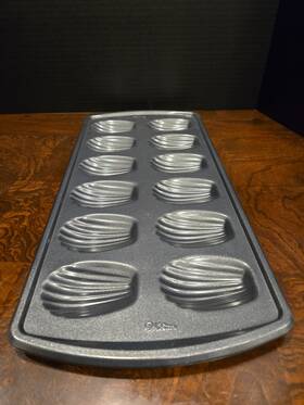 Wilton 070896165107 Baking Sheet Pan Metal For Shell Shaped Madeleine Tea Cookies Dozen New Wilton 070896165107 Baking Sheet Pan Metal For Shell Shaped Madeleine Tea Cookies Dozen New