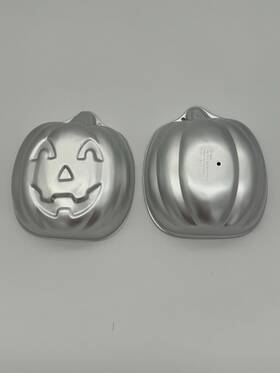 Wilton 070896315007 Halloween 3d Stand Up Jack-o-lantern Pumpkin Baking Cake Pan Vintage Wilton 070896315007 Halloween 3d Stand Up Jack-o-lantern Pumpkin Baking Cake Pan Vintage