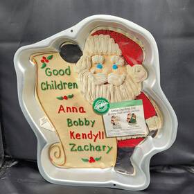 Wilton 070896332363 Santa Checking His List Aluminum Cake Mold Pan - Appears New