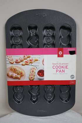 Wilton 070896408921 Heart And Arrow Cookie Pan Mold Valentines Holiday Baking Makes 8 Nonstick Wilton 070896408921 Heart And Arrow Cookie Pan Mold Valentines Holiday Baking Makes 8 Nonstick