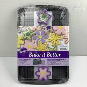 Wilton 070896507051 11.5 In X 17 1/4 1 Baking Sheet With Cooling Grid And 2 Cookie Cutter