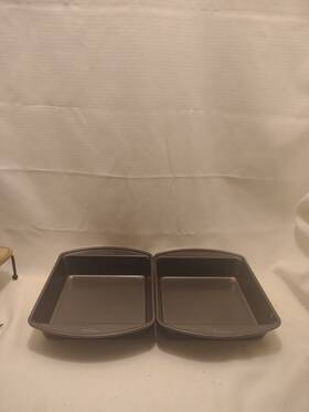 Wilton 070896560612 Lot Of 2 Square 8x8x2 Inch Baking Pans Very Good-good Condition