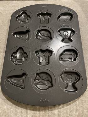 Wilton 070896708212 Ultra Bake 3 12 Cavity Boy Cookie Pan Rocket Jet Car 16.5 Inch X 11 Euc