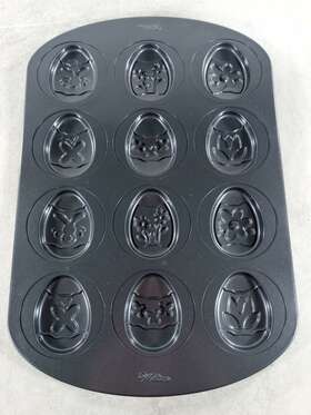 Wilton 070896806109 Easter Cookie Sheet Baking Pan Bunny Eggs Basket Flower Chick 2011