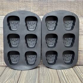 191002202 Wilton 2 Scary Skull Silicone Cupcake Halloween Mold 6 Cavity Muffin Brownie Euc