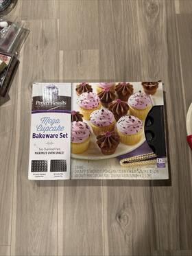 191002214 Wilton Perfect Results Mega Cupcake Bakeware Set