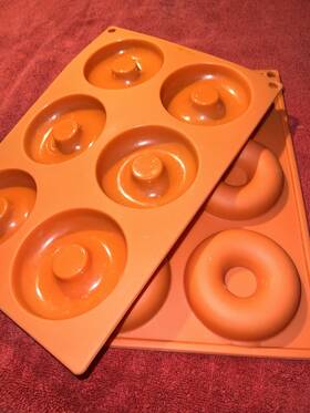 2105-0-0104 Wilton Non-stick Food-grade Silicone Donut Pans Baking 6 Holes Retro Orange