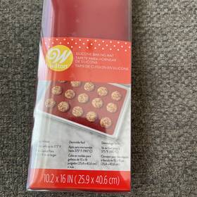 2105-0-0744 Wilton Non-stick Red Silicone Baking Mat 10.2 X 16