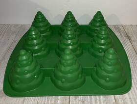 2105-0332 Wilton - 3d Silicone 9 Cavity Tree Mold Pre-owned Great Condition
