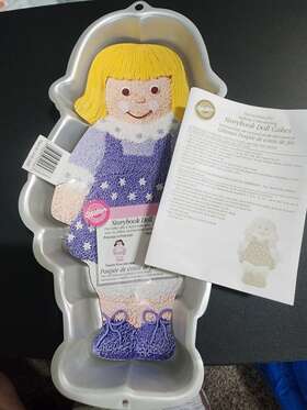 2105-2048 Wilton Cake Pan 2001 Storybook Doll Vintage