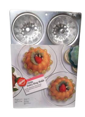 2105-2097 Wilton Petite Fancy Ring Mold With 6 Mini Molds 2 Inch Deep New