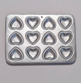 2105-2432 Wilton Vintage 1996 Valentines Heart Pan Mold Cookies Brownies Tarts
