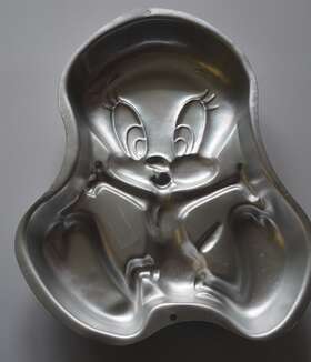 2105-3201 Wilton Tweety Bird Warner Bros Cake Pan 2105 - 3201 2105-3201 Wilton Tweety Bird Warner Bros Cake Pan 2105 - 3201
