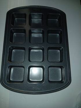 2105-4955 Wilton Ultra Brownie Cake Pan Non-stick Bakeware Twelve 2.5 Inch Square Bars Used 2105-4955 Wilton Ultra Brownie Cake Pan Non-stick Bakeware Twelve 2.5 Inch Square Bars Used