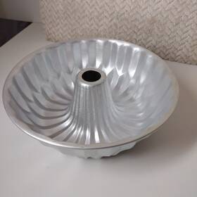 2105-5008 Wilton 10 Inch Bundt Cake / Jello Mold Pan Aluminum