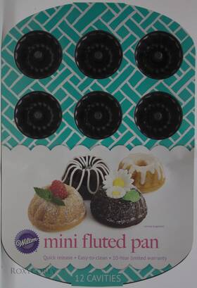 2105-5368 Wilton Non Stick Mini Fluted Pan 12 Cavity Quick Release Easy To Clean