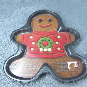 2105-6067 Wilton Gingerbread Boy Giant Cookie Pan Nonstick Christmas Baking Mold Bakeware