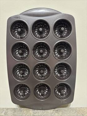 2105-6909 Wilton Mini Fluted Tube Cake Pan - 17 Inch X 11 Gray Non-stick Bundt Euc 2105-6909 Wilton Mini Fluted Tube Cake Pan - 17 Inch X 11 Gray Non-stick Bundt Euc