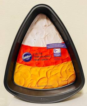 2105-8330 Wilton Halloween Candy Corn Cake Pan / Brand New Unused
