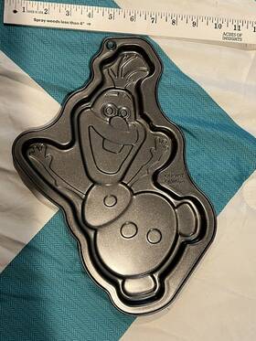2105-8500 Wilton #2105-8500 - Disney Frozen Olaf Snowman Giant Cookie Pan Cake Mold