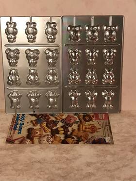 2306-118 Wilton 2 Cookie Pans Care Bears And Teddy Candy Molds 2306-118 Wilton 2 Cookie Pans Care Bears And Teddy Candy Molds