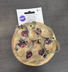 2308-0893 Wilton 6 Piece Fruit Pie Crust Cutter Set New