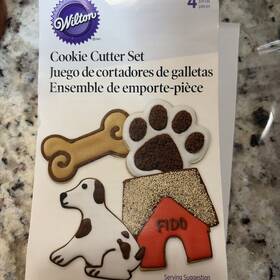 2308-0910 Wilton Dog Shapes Metal Cookie Cutter Set 2308-0910 Wilton Dog Shapes Metal Cookie Cutter Set