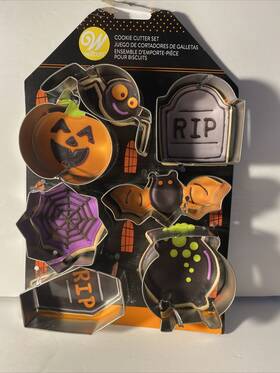 2308-0999 Wilton Halloween Haunted House 7 Piece Cookie Cutter Set