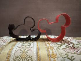 2308-4440 Wilton Disney Mickey Mouse Clubhouse Cookie Cutters Euc Red Black Hidden