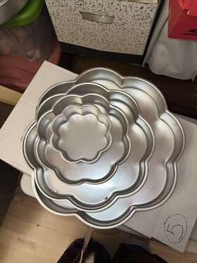 502-2138 Wilton #502-2138 Performance Tier Petal 4 Pc Flower Wedding/party Cake Pan Set