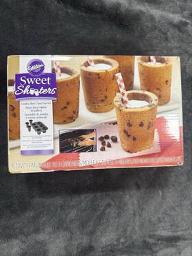 70896-15746 Wilton Sweet Shooters Non-stick Cookie Shot Glass Mold Set 6-piece Black 70896-15746 Wilton Sweet Shooters Non-stick Cookie Shot Glass Mold Set 6-piece Black