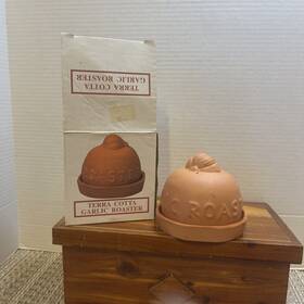 World Bazaars 033911270071 Inc Terra Cotta Garlic Roaster In Box