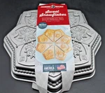 Nordic Ware Sweet Snowflakes Shortbread Pan Silver Aluminum 6 Cup Baking Mold. Fixed Price $24.99.