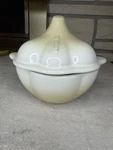 Creuset Vegetable Series Garlic Mini Cocotte 10 Oz 0.3L Stoneware Dune Ombr. Fixed Price $70.00.