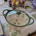 Temptations By Tara Old World Green 2.5 Qt Crock / Pot Glass Lid Oval - New. Fixed Price $25.50.
