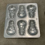 Wilton Snowman 6 Muffin Pan Mold 2105-472. Fixed Price $10.00.