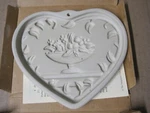 The Pampered Chef Come To Table Heart Clay Cookie Mold 1999 W/ Box & Recipes. Fixed Price $14.99.
