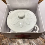 Le Creuset White Mini Sunflower Relief Cocotte 8OZ /250ML Stoneware. Fixed Price $50.00.