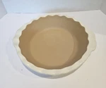 Pampered Chef Traditions Deep Dish Pie Plate Vanilla 9" Stoneware Pan. Fixed Price $35.00.